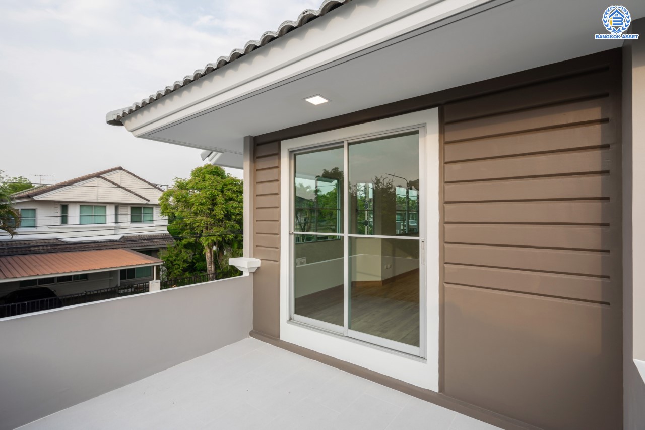 บ้านมือสองตกแต่งใหม่ ม.พฤกษ์ลดา1 บางใหญ่ หลังมุม บนเนื้อที่ 57 ตร.ว. ฟังก์ชัน 3 ห้องนอน 2 ห้องน้ำ 2 ที่จอดรถ ทำเลเดินทางสะดวก เชื่อมต่อถ.กาญจนาภิเษก เพียง 10 นาทีถึงรถไฟฟ้าสายสีม่วง "สถานีคลองบางไผ่" ใกล้เซ็นทรัลเวสต์เกต จองเลย!